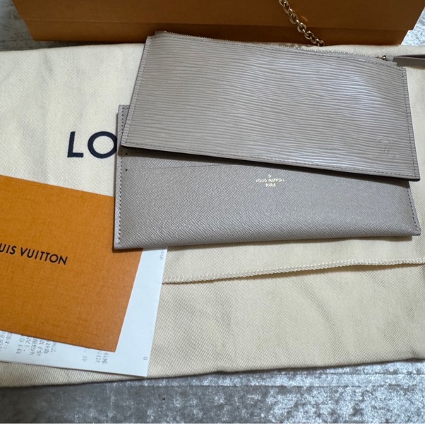 LV WOC三合一水波紋鏈條包 斜背包 台灣購證正本 極新包-21