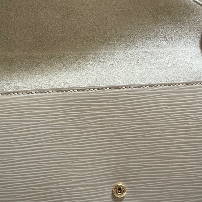 LV WOC三合一水波紋鏈條包 斜背包 台灣購證正本 極新包-16