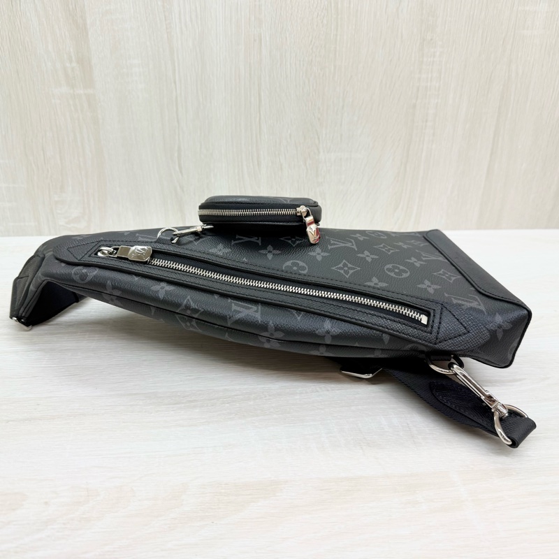 LV全新✨黑灰Duo 胸口包m30936-4