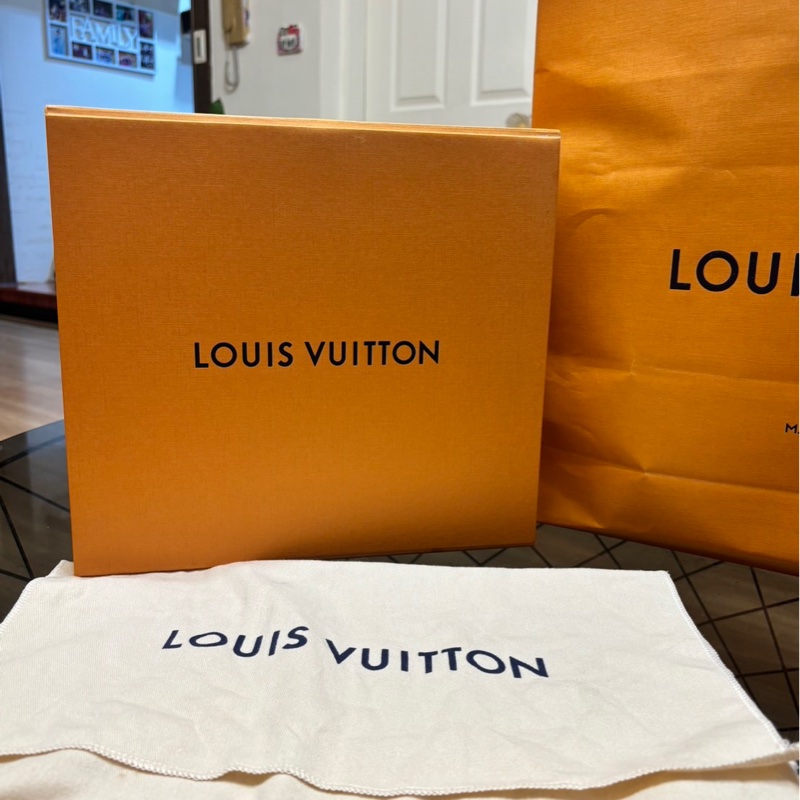 LV男士側背包-13