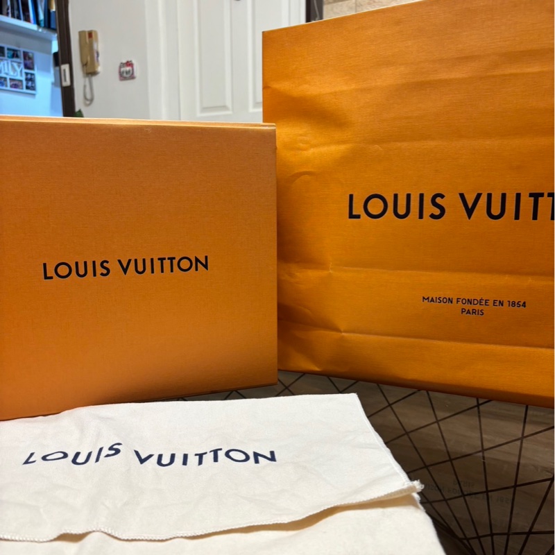 LV男士側背包-17