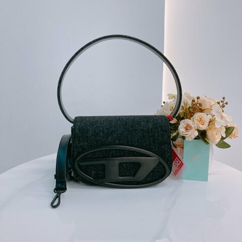 MS0667 Diesel 迪賽 腋下 牛仔布 全黑 黑漆五金 銀扣 1DR Plaque Shoulder Bag Denim So Black x PHW