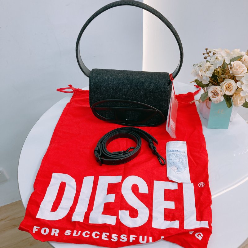 MS0667 Diesel 迪賽 腋下 牛仔布 全黑 黑漆五金 銀扣 1DR Plaque Shoulder Bag Denim So Black x PHW-20