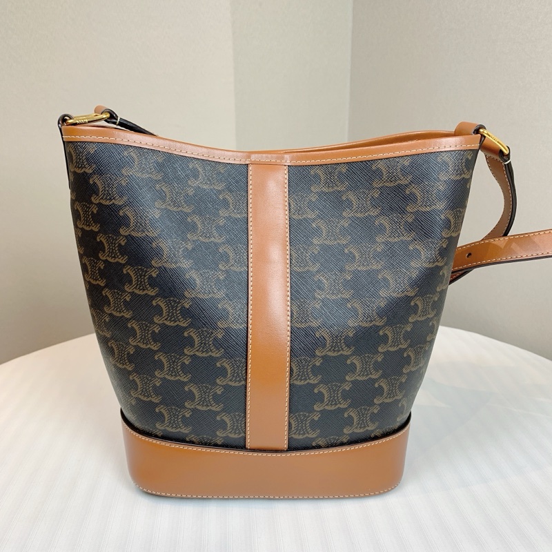 賽琳/Celine Triomphe Bucket 小號凱旋門經典老花棕色水桶包 輕盈又時尚的日常款 配件：塵袋，購證18x13x22cm-1