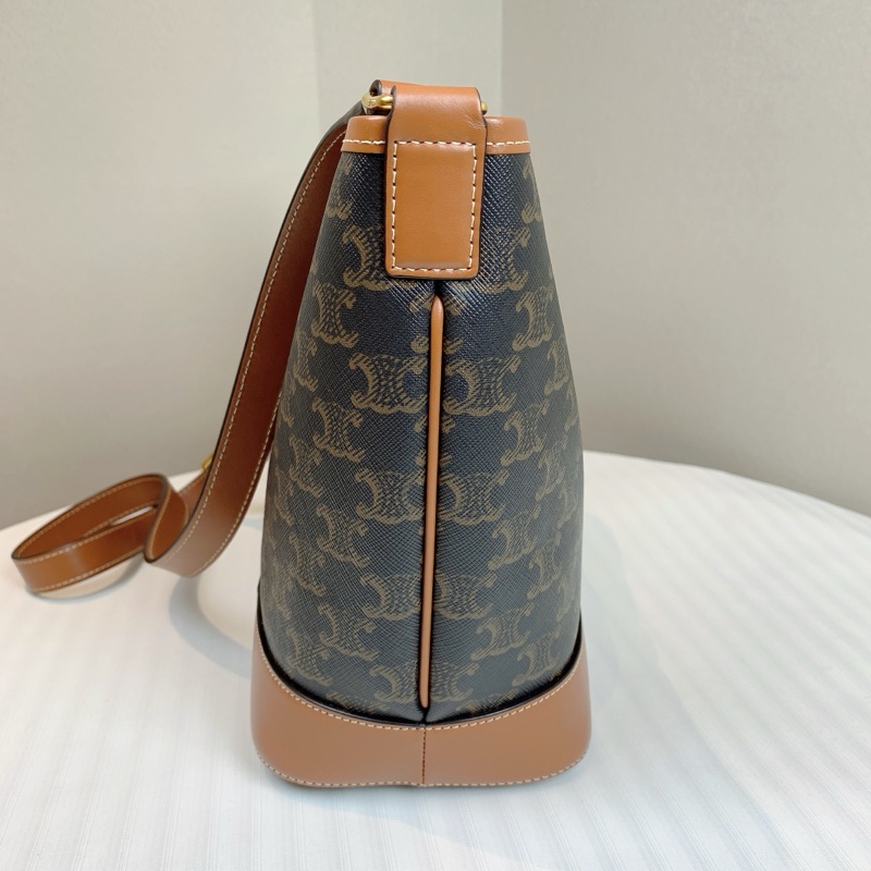 賽琳/Celine Triomphe Bucket 小號凱旋門經典老花棕色水桶包 輕盈又時尚的日常款 配件：塵袋，購證18x13x22cm-2