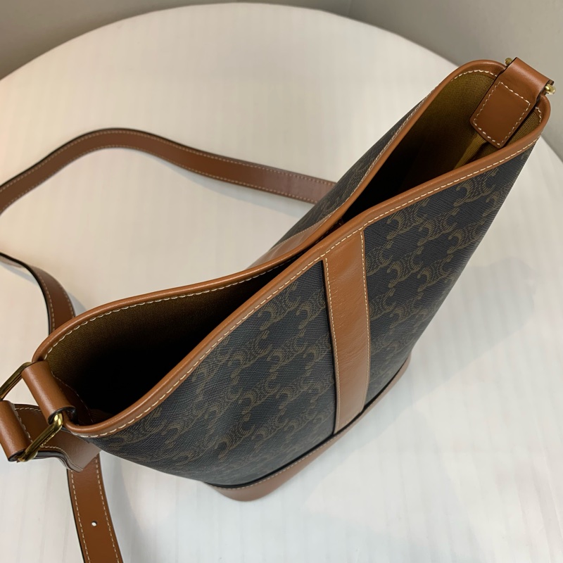 賽琳/Celine Triomphe Bucket 小號凱旋門經典老花棕色水桶包 輕盈又時尚的日常款 配件：塵袋，購證18x13x22cm-5