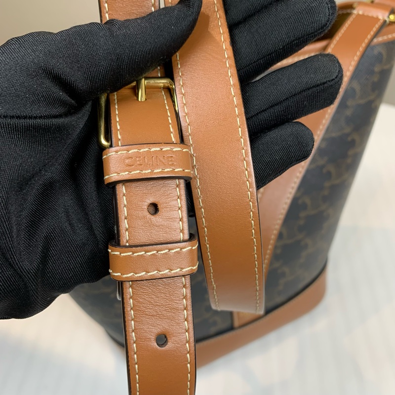 賽琳/Celine Triomphe Bucket 小號凱旋門經典老花棕色水桶包 輕盈又時尚的日常款 配件：塵袋，購證18x13x22cm-7