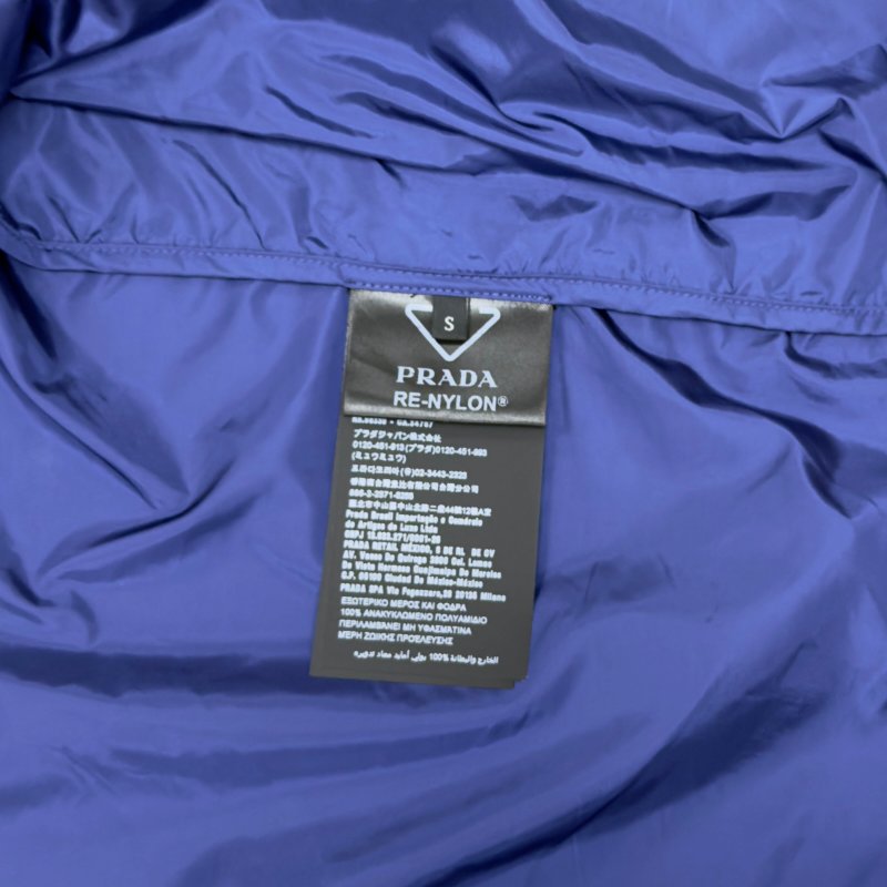 PRADA Re-Nylon 三角標 外套-17