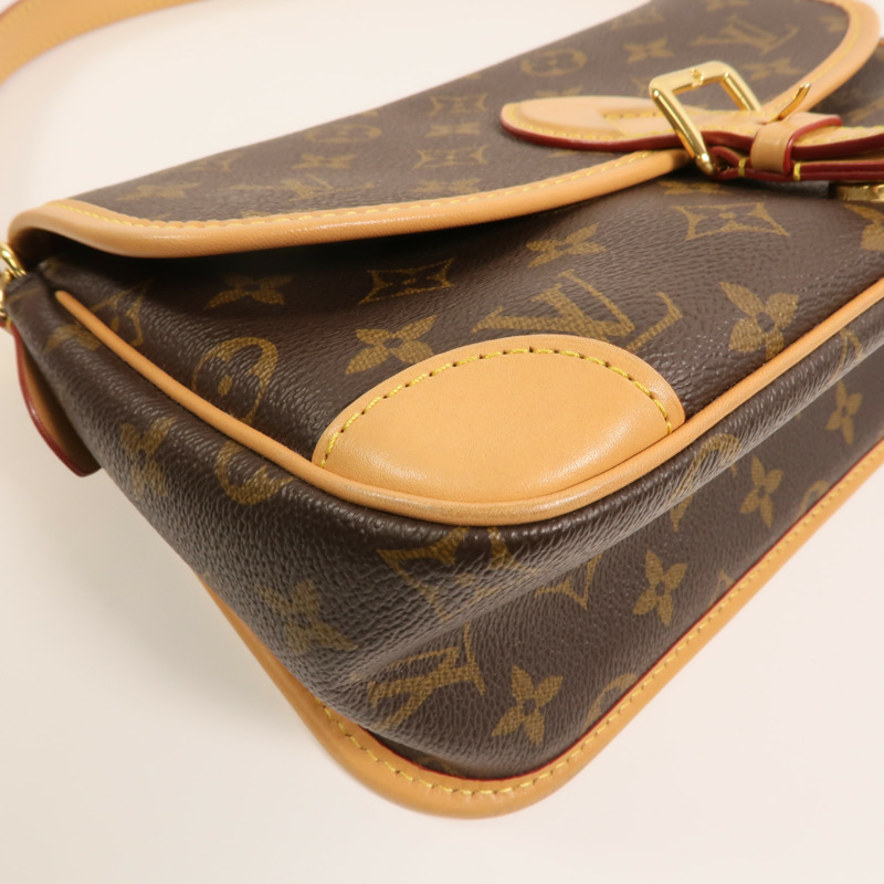 LOUIS VUITTON Monogram Diane金扣手挽袋-9