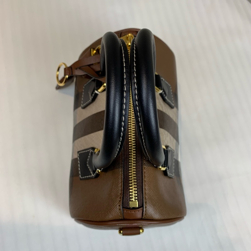 博柏利/Burberry 棕色格纹迷你保龄球包 可手提可斜背 配件：塵袋，長肩帶 20x12x12cm-4