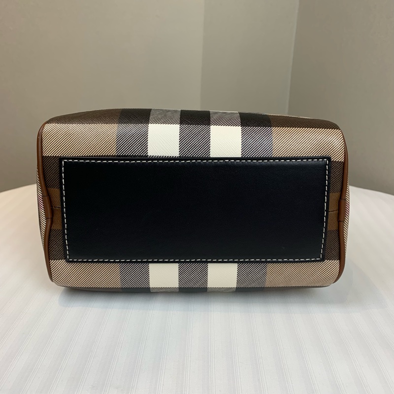 博柏利/Burberry 棕色格纹迷你保龄球包 可手提可斜背 配件：塵袋，長肩帶 20x12x12cm-5