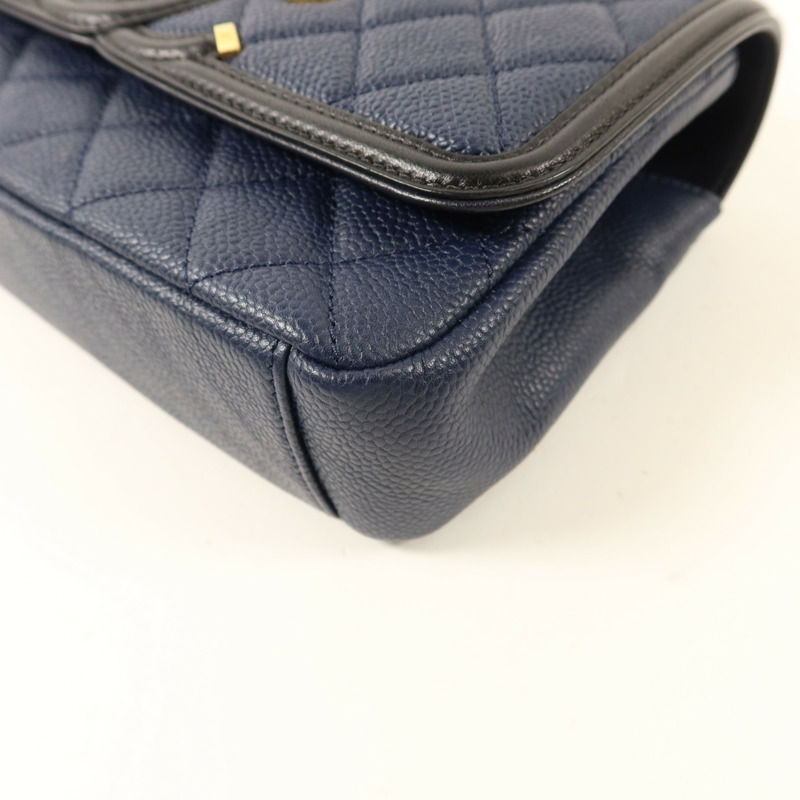 CHANEL 牛皮皮革CC Filigree Flap Bag鏈帶肩背袋-14