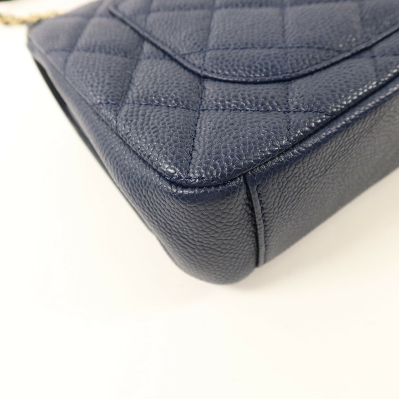 CHANEL 牛皮皮革CC Filigree Flap Bag鏈帶肩背袋-17