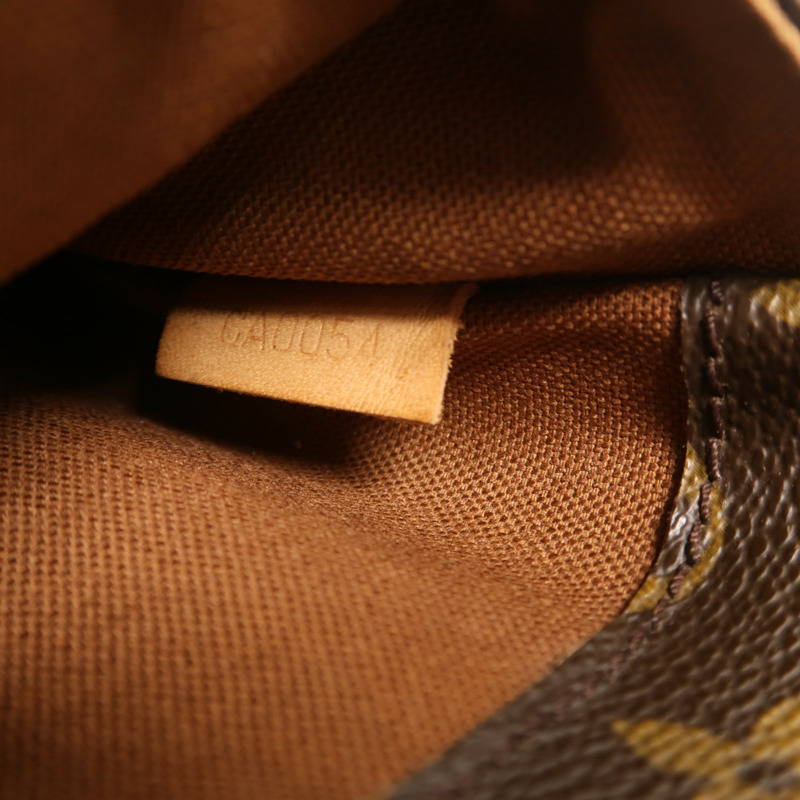 LOUIS VUITTON Monogram Pochette Gange金扣肩背袋-6