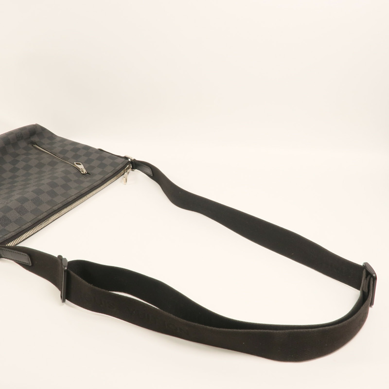 LOUIS VUITTON Damier Graphite Mick PM肩背袋-7