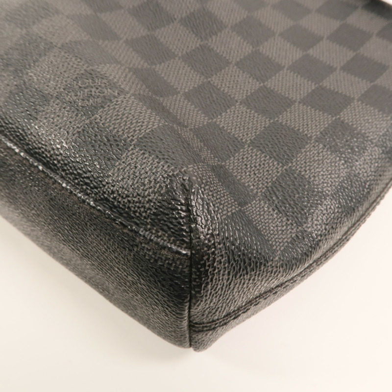 LOUIS VUITTON Damier Graphite Mick PM肩背袋-8