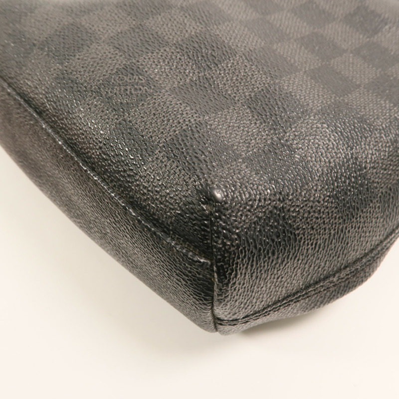 LOUIS VUITTON Damier Graphite Mick PM肩背袋-10
