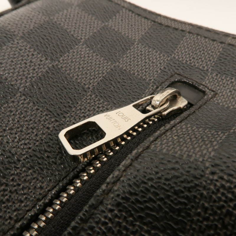 LOUIS VUITTON Damier Graphite Mick PM肩背袋-12