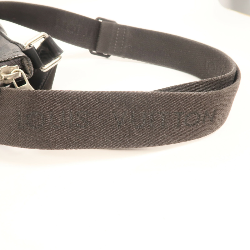 LOUIS VUITTON Damier Graphite Mick PM肩背袋-13