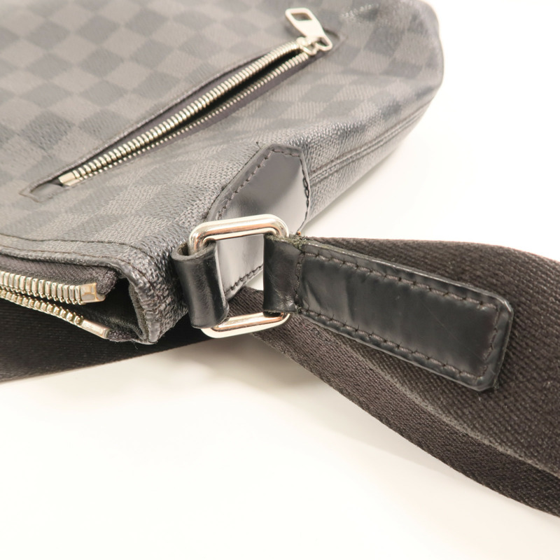 LOUIS VUITTON Damier Graphite Mick PM肩背袋-14