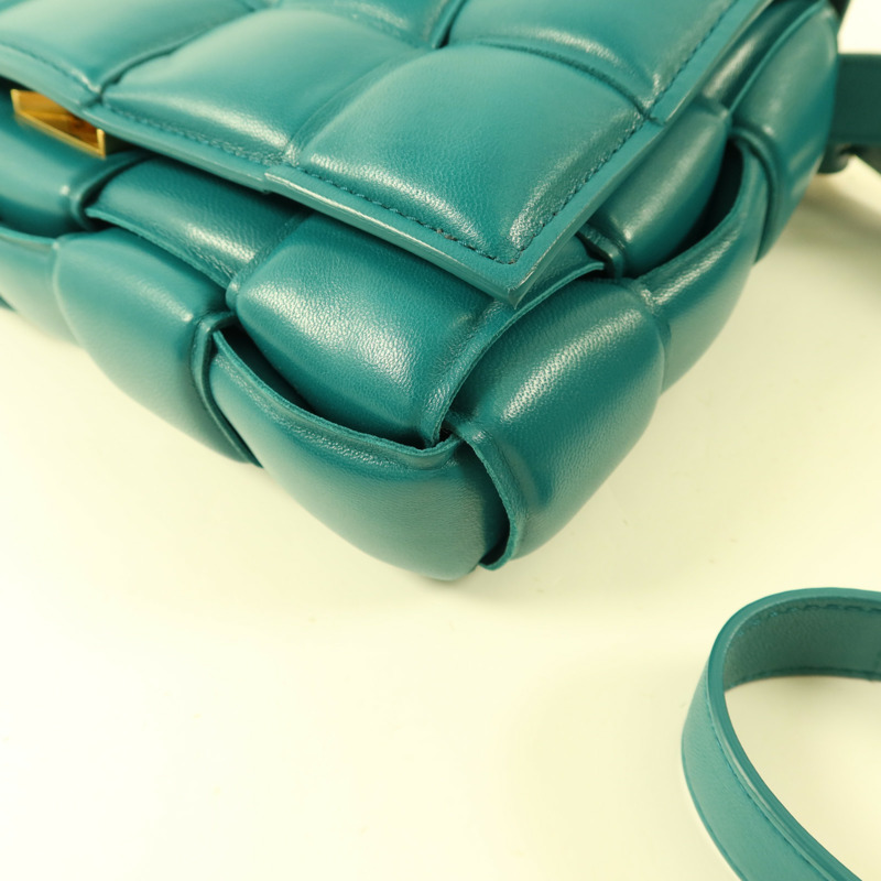 BOTTEGA VENETA 羊皮皮革Padded Cassette肩背袋-13