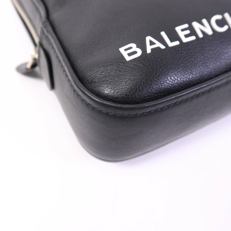 BALENCIAGA 牛皮皮革Triangle Clutch手拿包-10