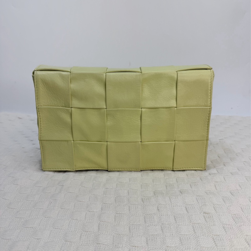 BV 檸檬黃小牛皮銀釦粗編織斜背卡帶包-0