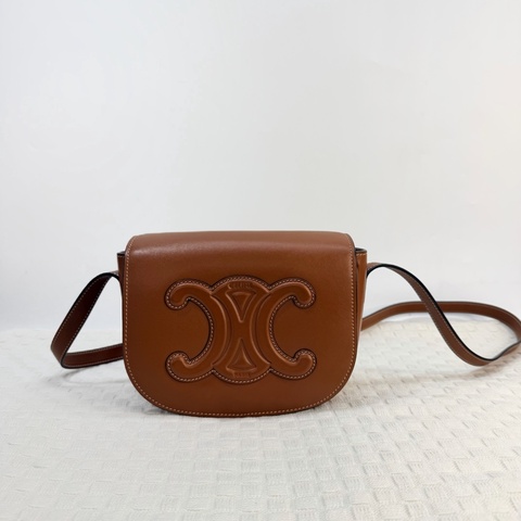 Celine 棕小牛皮金釦凱旋門Logo 馬鞍斜背包