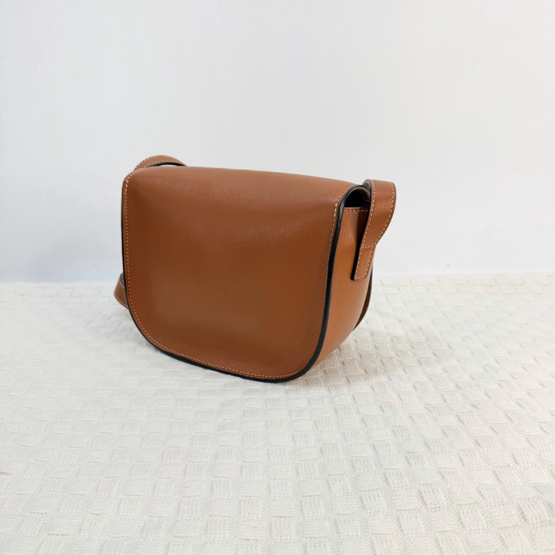 Celine 棕小牛皮金釦凱旋門Logo 馬鞍斜背包-6