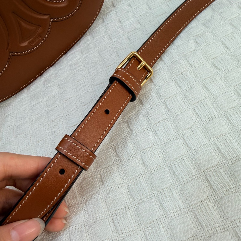 Celine 棕小牛皮金釦凱旋門Logo 馬鞍斜背包-9