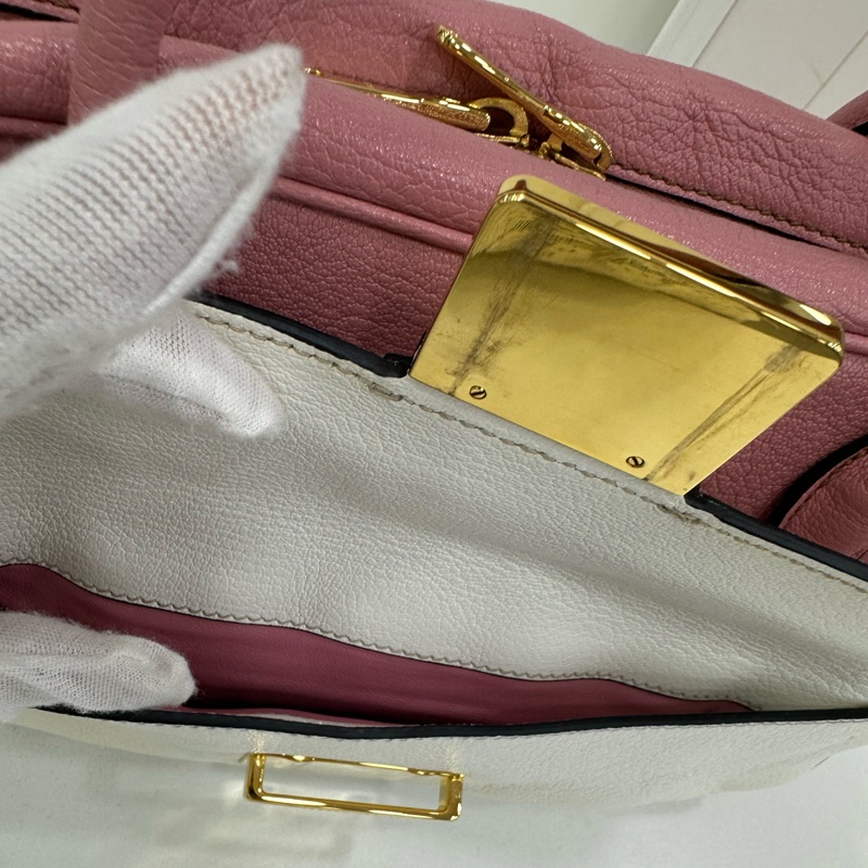 miumiu粉紅拼白色手提包斜背包-7