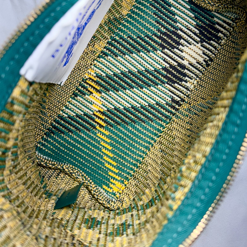 🎁全新盒裝 ‼️全台最甜 Burberry 巴寶莉 2025 新款綠格紋peg 便當包/ 手提包（原價59000）-8