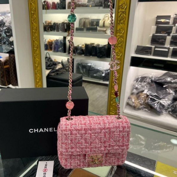 東區正精品㊣CHANEL MINI COCO 17cm 全新香奈兒粉色毛呢菱格紋金鍊琉璃珠珠方胖斜背包 RZ6372-7