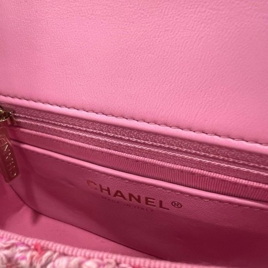 東區正精品㊣CHANEL MINI COCO 17cm 全新香奈兒粉色毛呢菱格紋金鍊琉璃珠珠方胖斜背包 RZ6372-12
