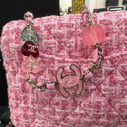 東區正精品㊣CHANEL MINI COCO 17cm 全新香奈兒粉色毛呢菱格紋金鍊琉璃珠珠方胖斜背包 RZ6372-13