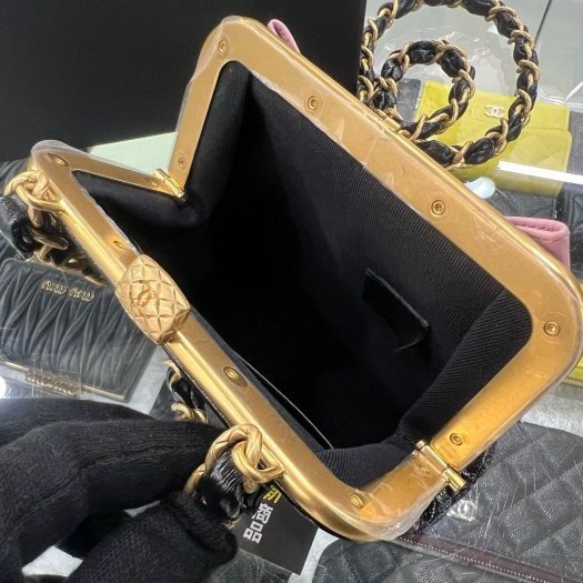 東區正精品㊣CHANEL 全新香奈兒黑色油蠟皮菱格紋金鍊粉色全皮蝴蝶結口巾包斜背包 RZ6375-3