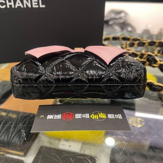 東區正精品㊣CHANEL 全新香奈兒黑色油蠟皮菱格紋金鍊粉色全皮蝴蝶結口巾包斜背包 RZ6375-8