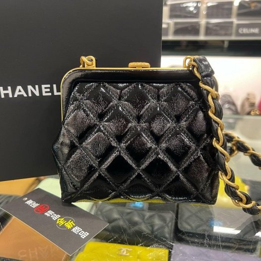 東區正精品㊣CHANEL 全新香奈兒黑色油蠟皮菱格紋金鍊粉色全皮蝴蝶結口巾包斜背包 RZ6375-9