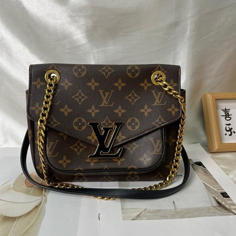 LV路易威登-Passy棕色老花塗層帆布黑色琺瑯金扣郵差包 老花