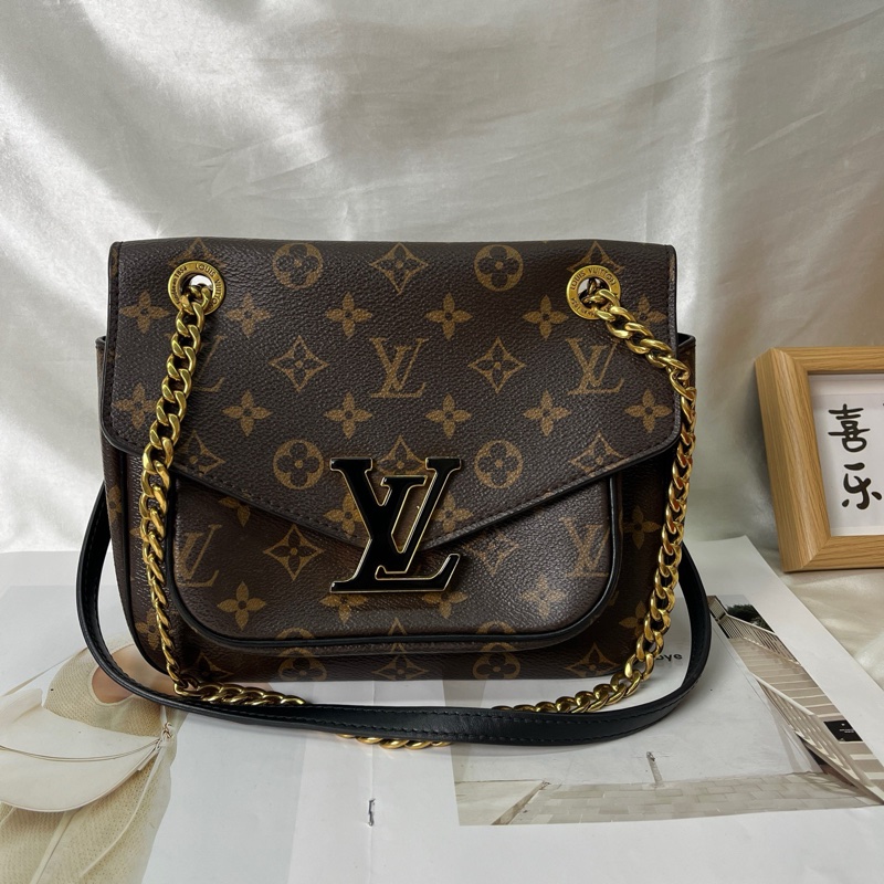 LV路易威登-Passy棕色老花塗層帆布黑色琺瑯金扣郵差包 老花-0