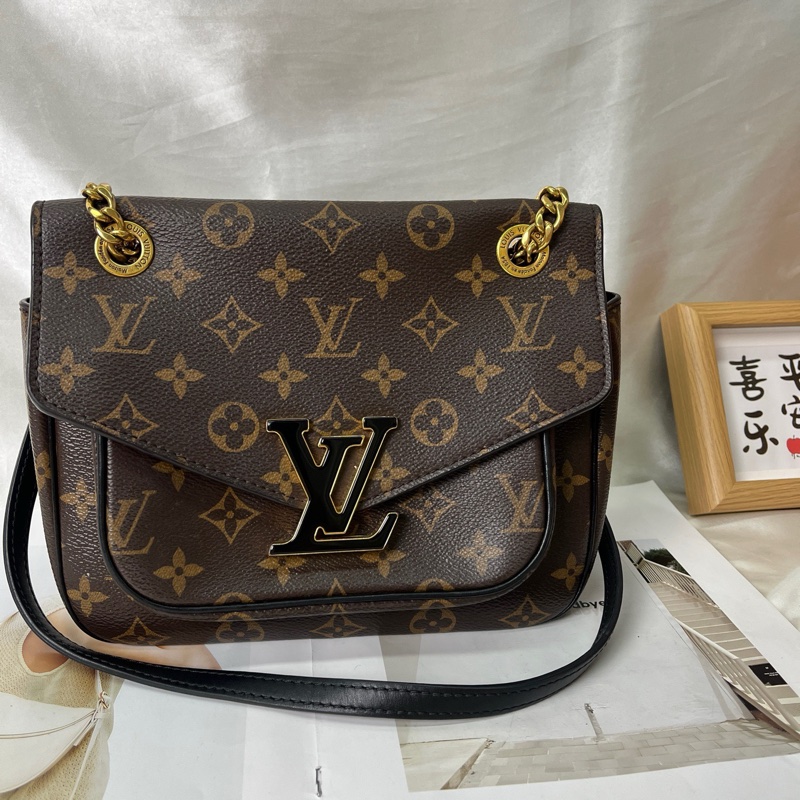LV路易威登-Passy棕色老花塗層帆布黑色琺瑯金扣郵差包 老花-1