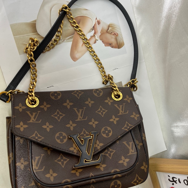 LV路易威登-Passy棕色老花塗層帆布黑色琺瑯金扣郵差包 老花-4