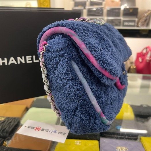 東區正精品㊣CHANEL 近全新香奈兒深藍色毛巾布毛毛銀鍊銀扣口蓋包斜背包 RZ6377-1