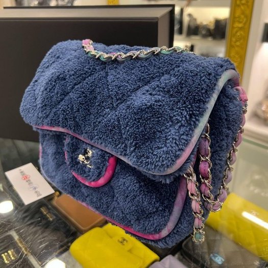 東區正精品㊣CHANEL 近全新香奈兒深藍色毛巾布毛毛銀鍊銀扣口蓋包斜背包 RZ6377-2