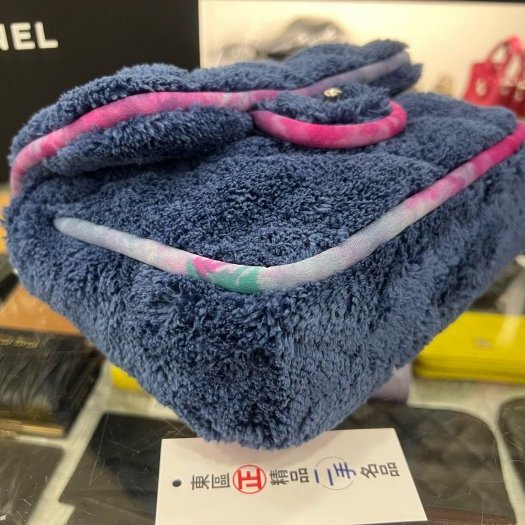 東區正精品㊣CHANEL 近全新香奈兒深藍色毛巾布毛毛銀鍊銀扣口蓋包斜背包 RZ6377-6