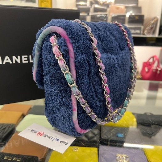 東區正精品㊣CHANEL 近全新香奈兒深藍色毛巾布毛毛銀鍊銀扣口蓋包斜背包 RZ6377-7