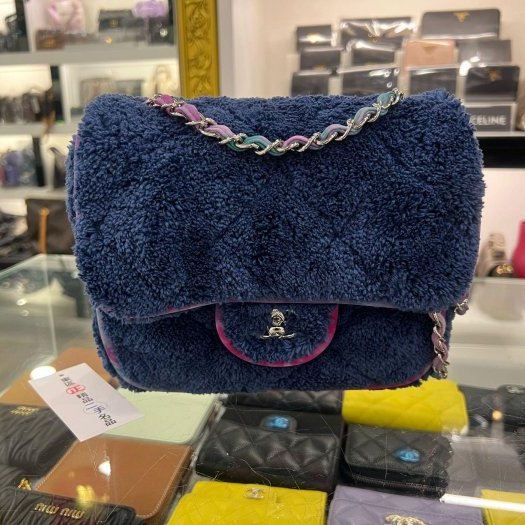 東區正精品㊣CHANEL 近全新香奈兒深藍色毛巾布毛毛銀鍊銀扣口蓋包斜背包 RZ6377-8