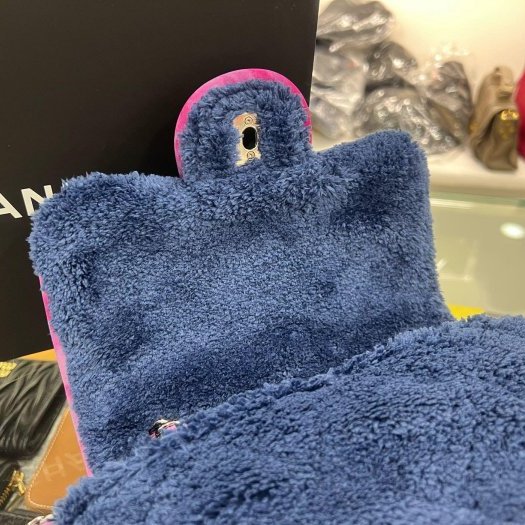 東區正精品㊣CHANEL 近全新香奈兒深藍色毛巾布毛毛銀鍊銀扣口蓋包斜背包 RZ6377-10