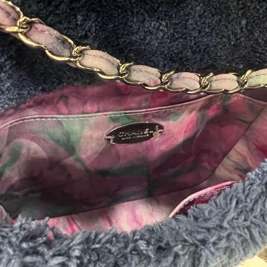 東區正精品㊣CHANEL 近全新香奈兒深藍色毛巾布毛毛銀鍊銀扣口蓋包斜背包 RZ6377-11