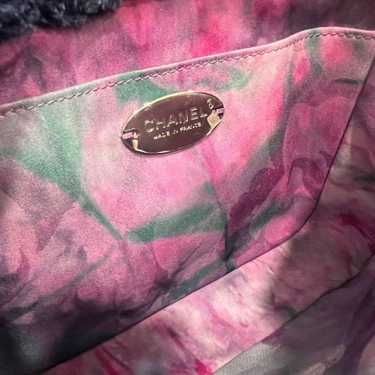 東區正精品㊣CHANEL 近全新香奈兒深藍色毛巾布毛毛銀鍊銀扣口蓋包斜背包 RZ6377-12